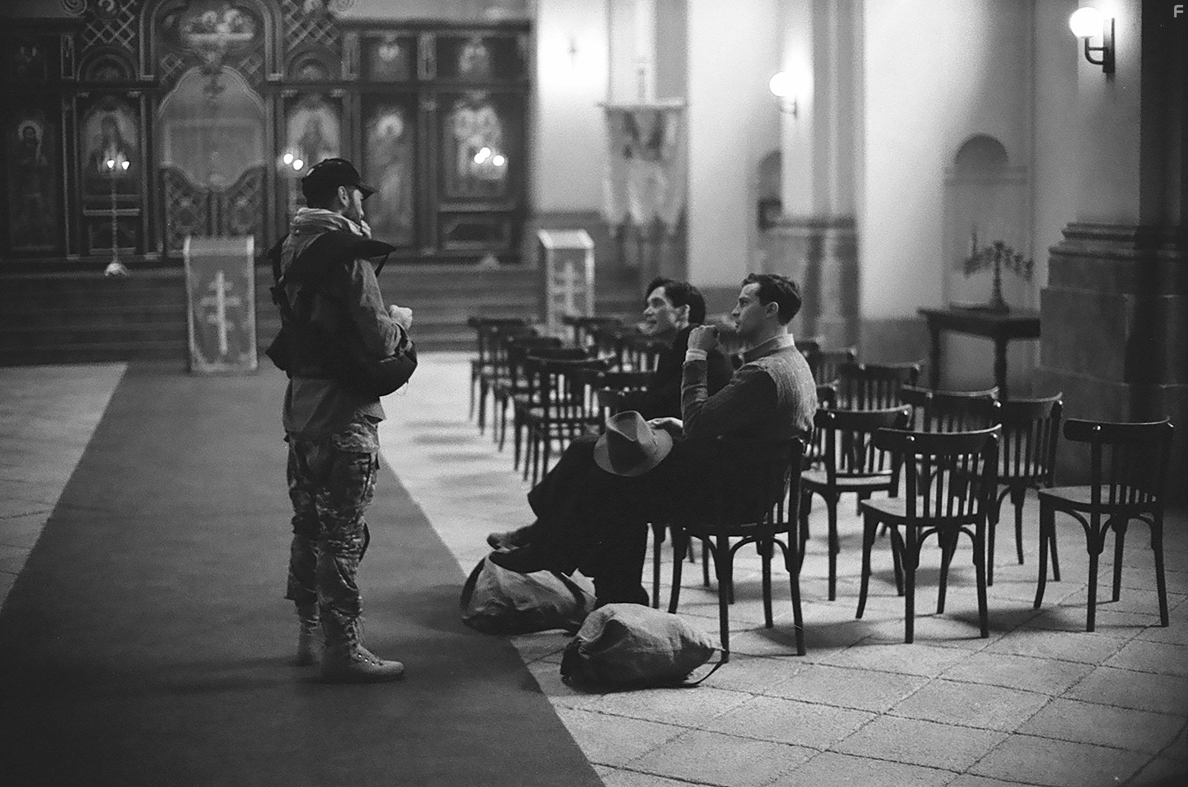 Cillian Murphy, Sean Ellis, and Jamie Dornan in Anthropoid (2016)