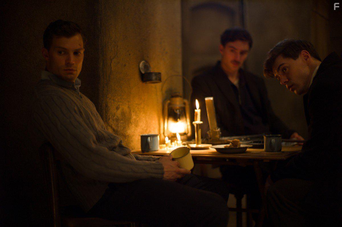 Jamie Dornan and Vclav Neuzil in Anthropoid (2016)