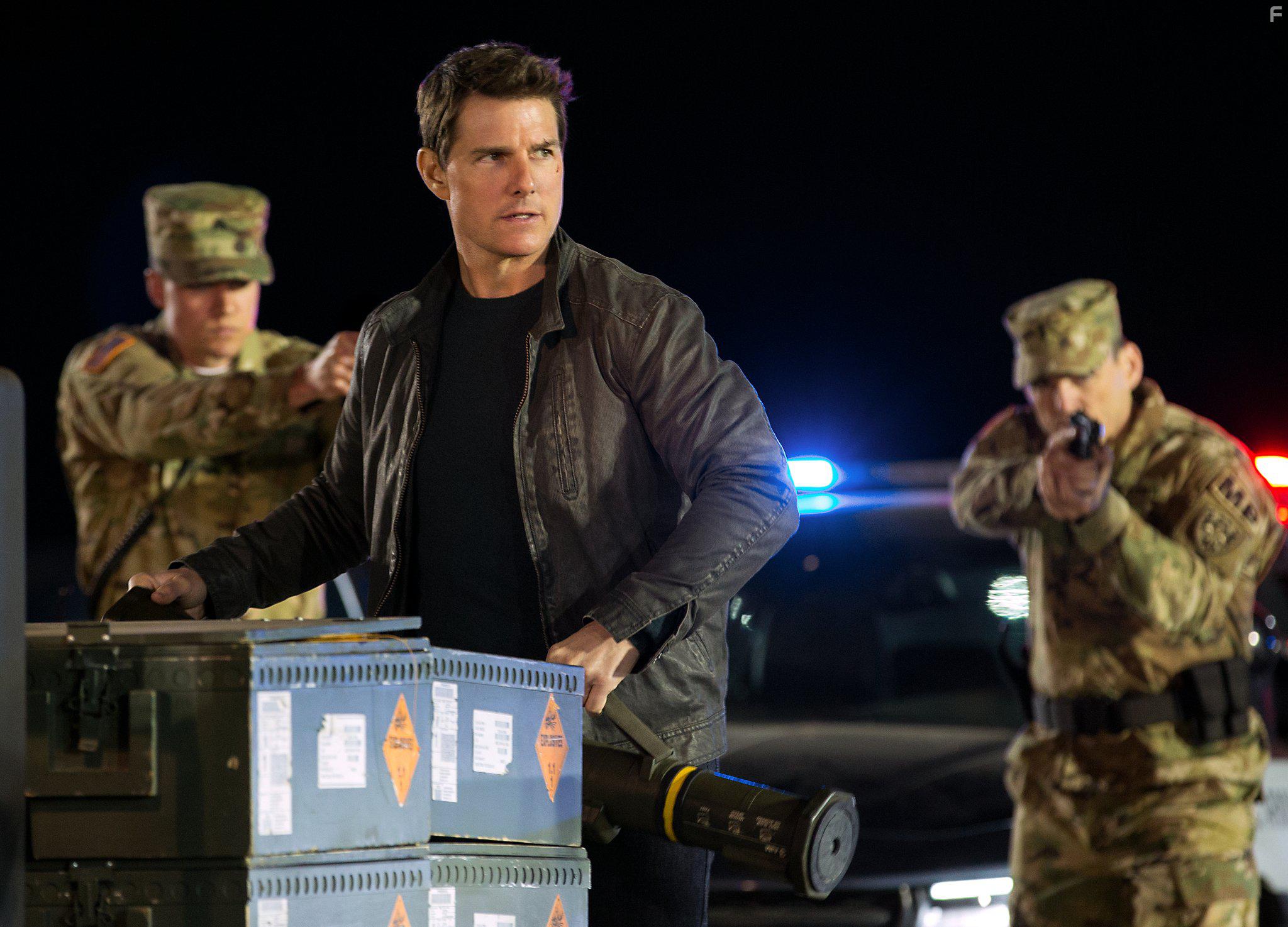 Tom Cruise in Jack Reacher: Never Go Back (2016)