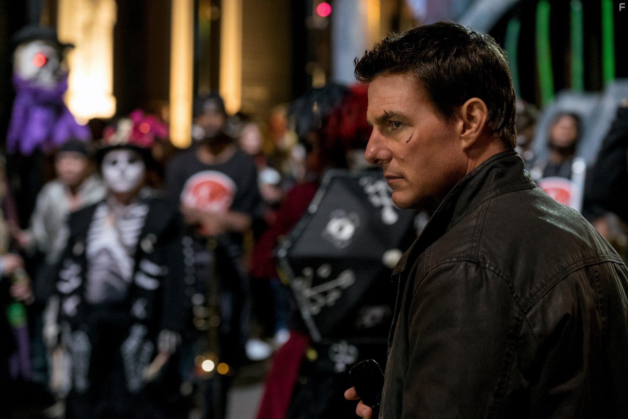 Tom Cruise in Jack Reacher: Never Go Back (2016)