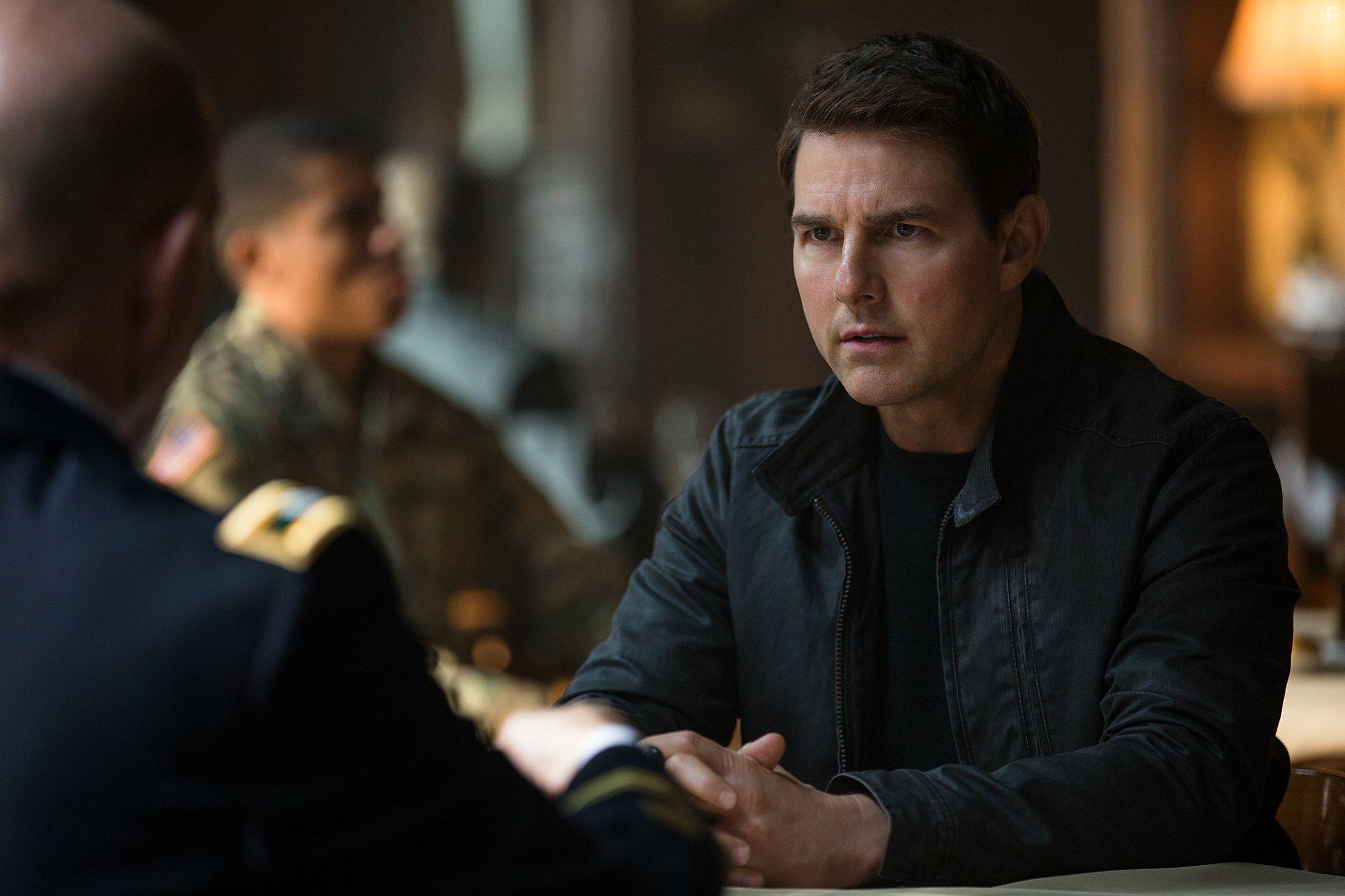 Tom Cruise in Jack Reacher: Never Go Back (2016)