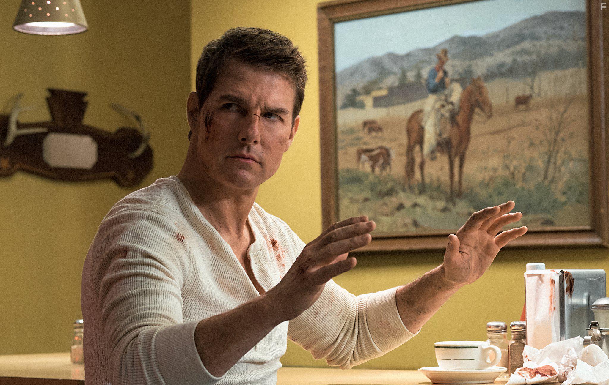 Tom Cruise in Jack Reacher: Never Go Back (2016)