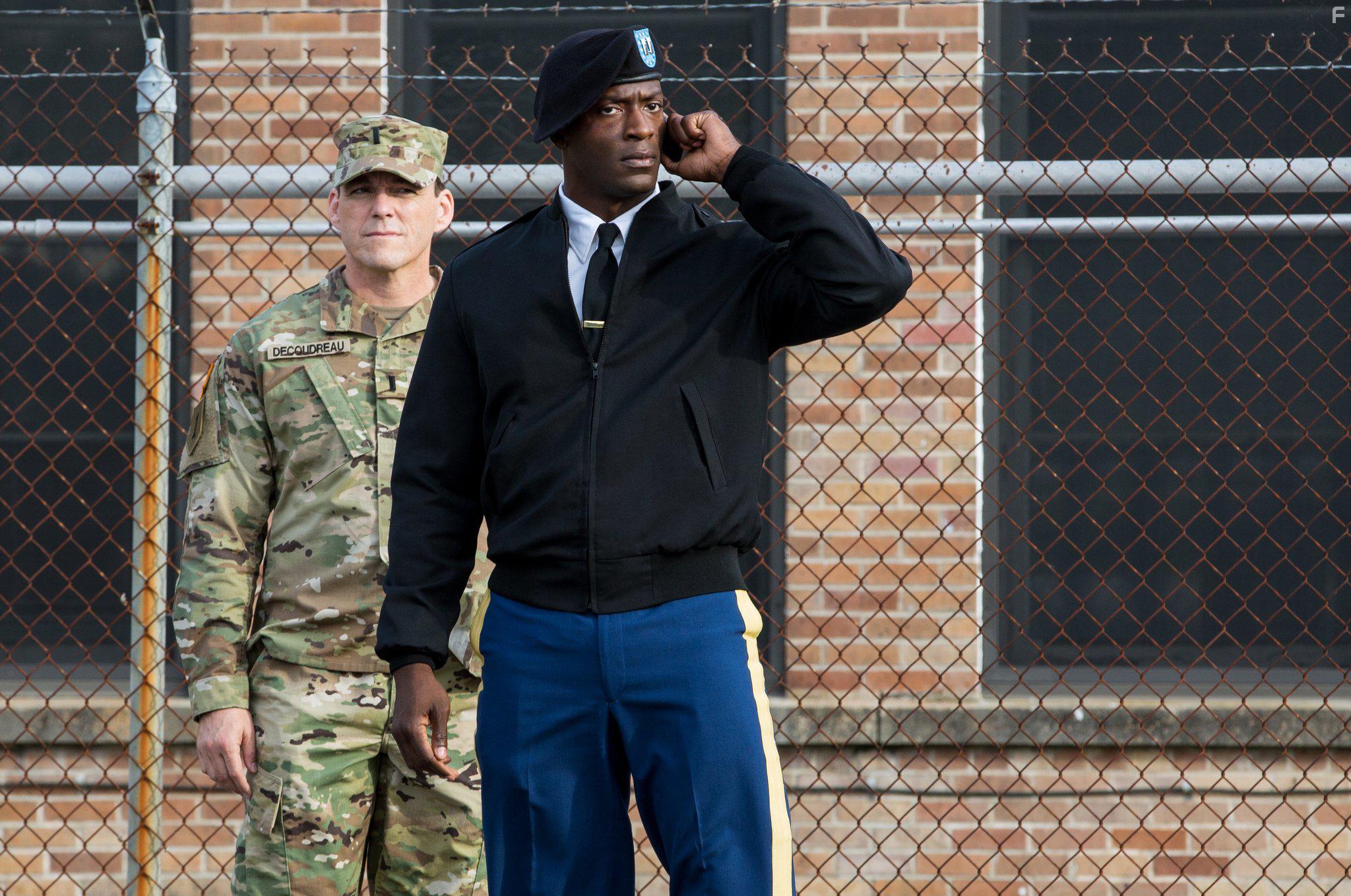 Aldis Hodge and Sean Boyd in Jack Reacher: Never Go Back (2016)