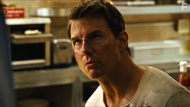 Tom Cruise in Jack Reacher: Never Go Back (2016)
