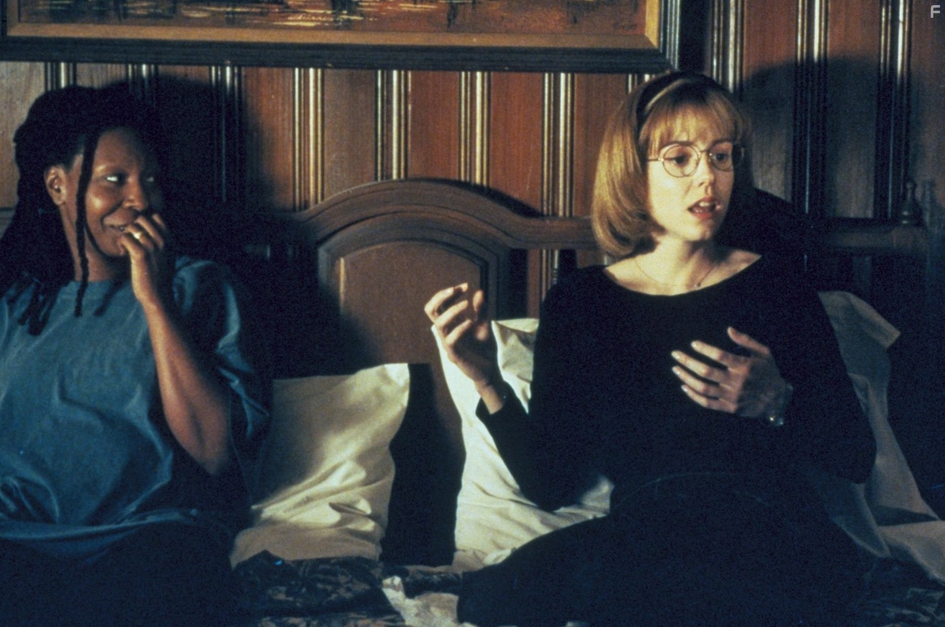 Whoopi Goldberg and Mary-Louise Parker in Парни побоку (1995)