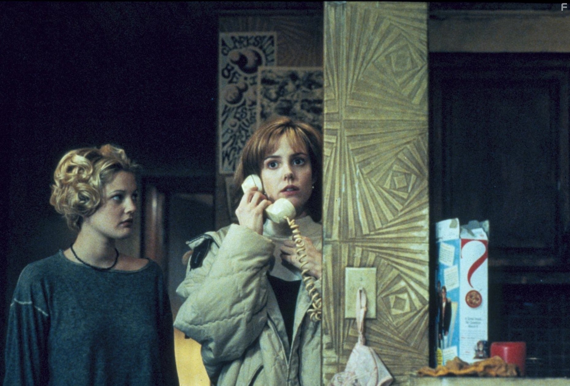 Drew Barrymore and Mary-Louise Parker in Парни побоку (1995)