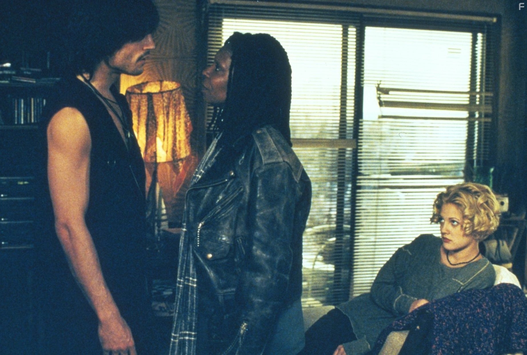 Drew Barrymore, Whoopi Goldberg, and Billy Wirth in Парни побоку (1995)