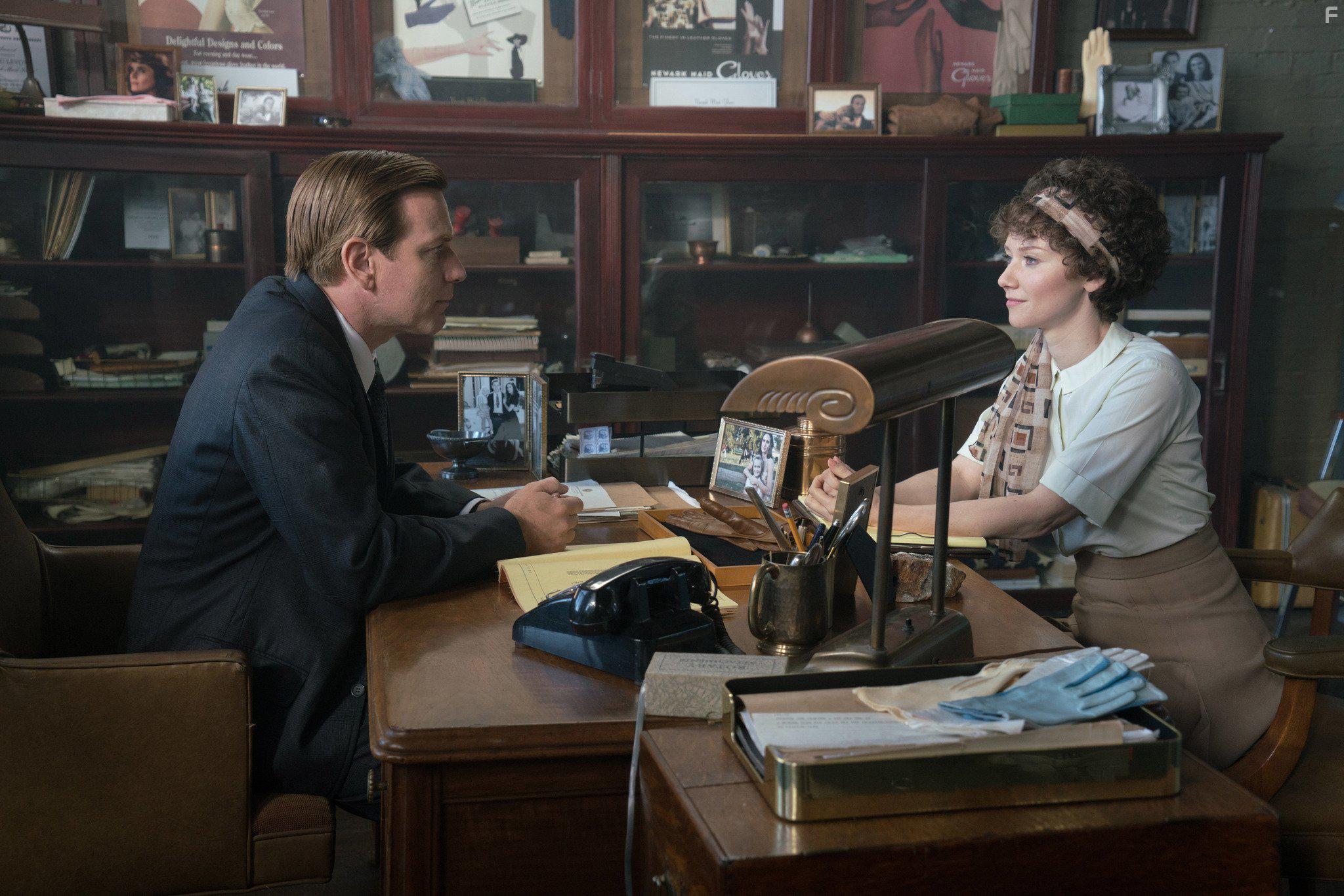 Ewan McGregor and Valorie Curry in American Pastoral (2016)