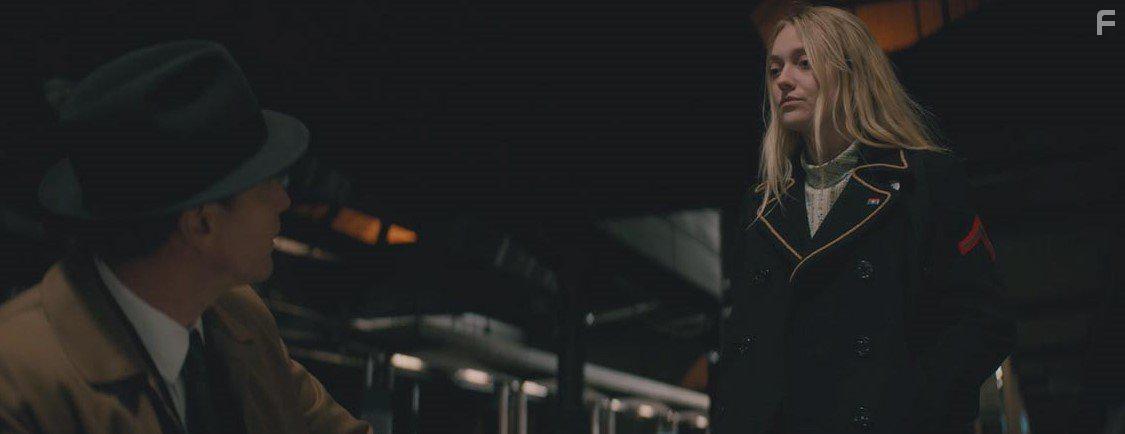 Ewan McGregor and Dakota Fanning in American Pastoral (2016)