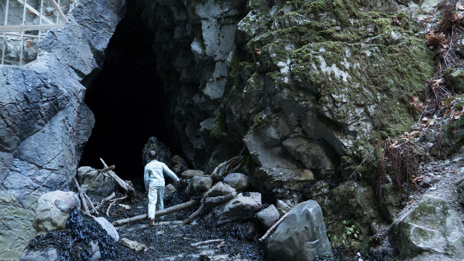 Aiden Longworth in The 9th Life of Louis Drax (2016)