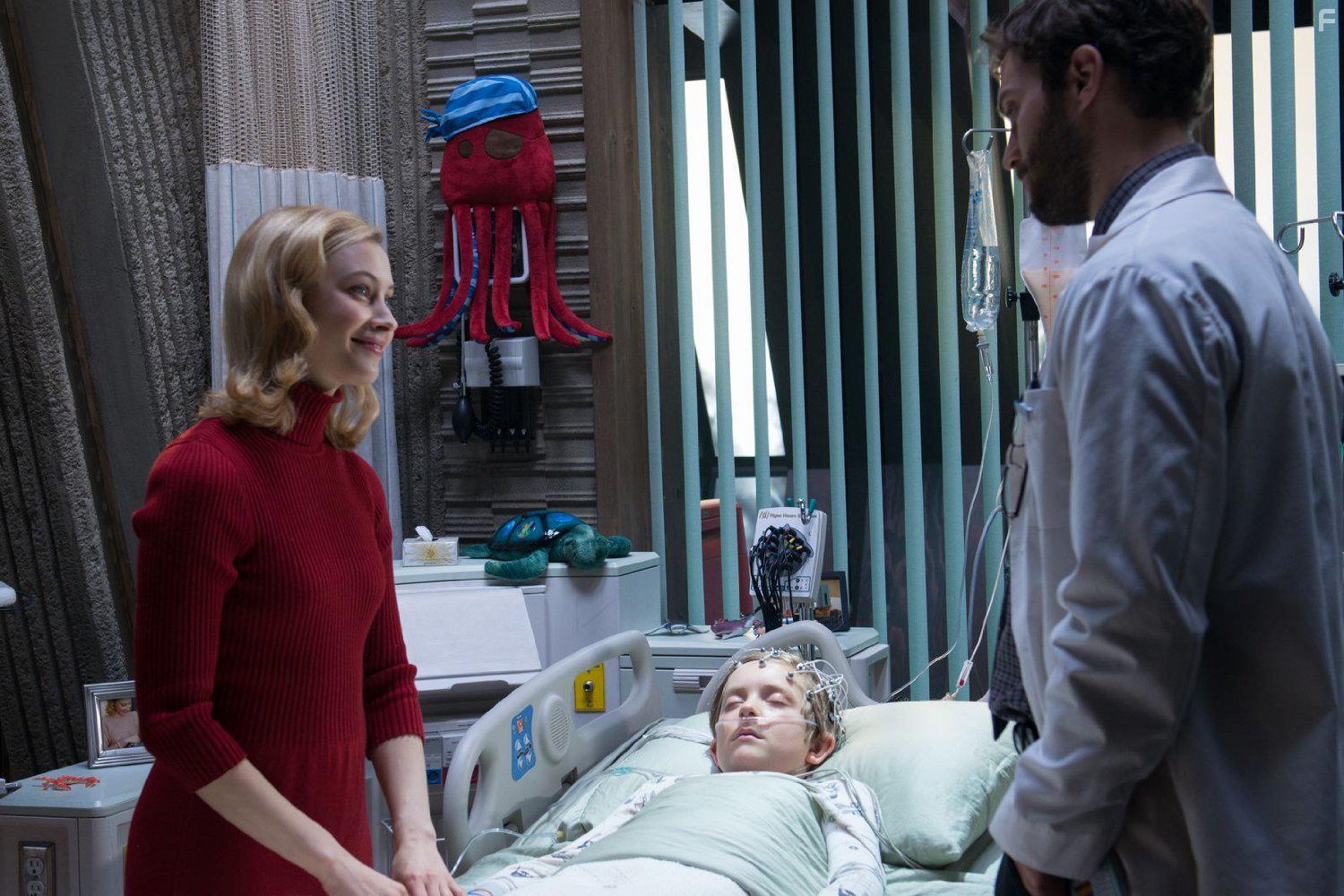 Sarah Gadon, Jamie Dornan, and Aiden Longworth in The 9th Life of Louis Drax (2016)