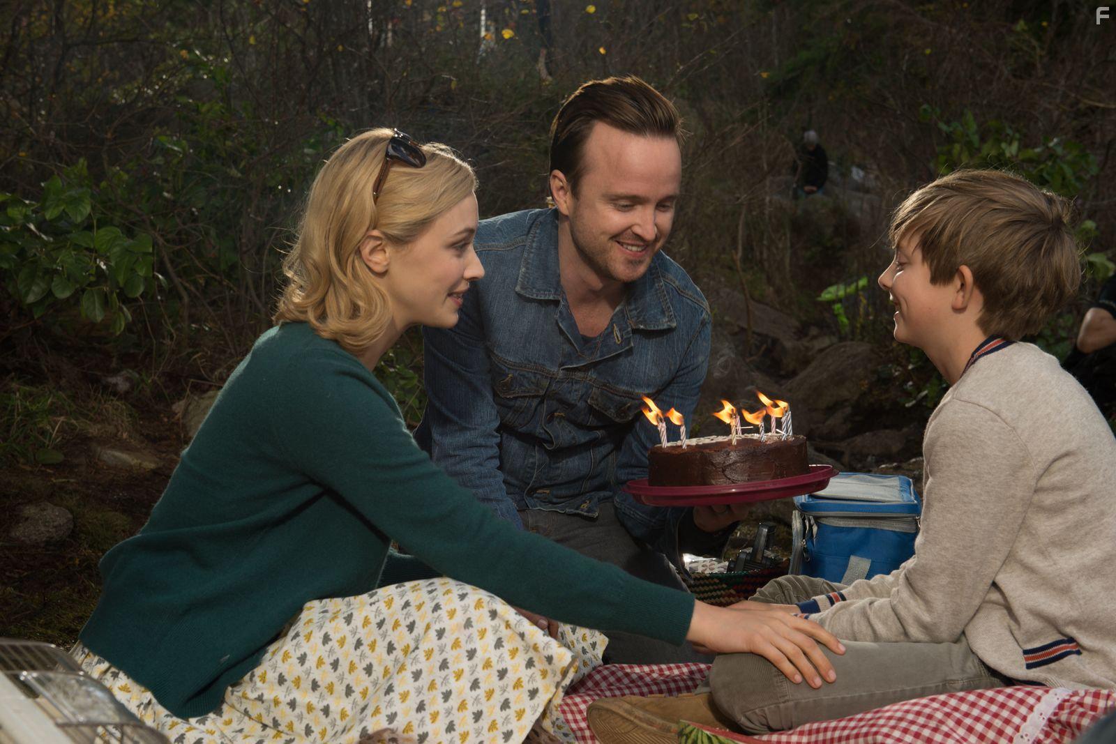 Sarah Gadon, Aaron Paul, and Aiden Longworth in The 9th Life of Louis Drax (2016)