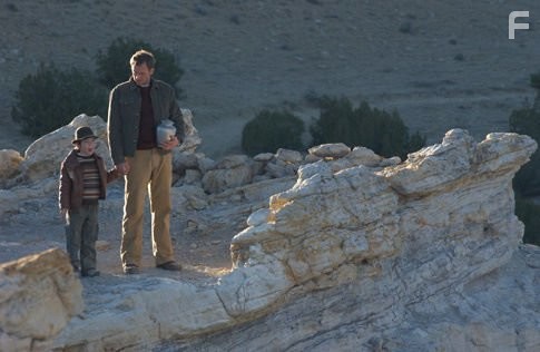 Josh Lucas and Jonah Bobo in Свихнувшиеся (2004)