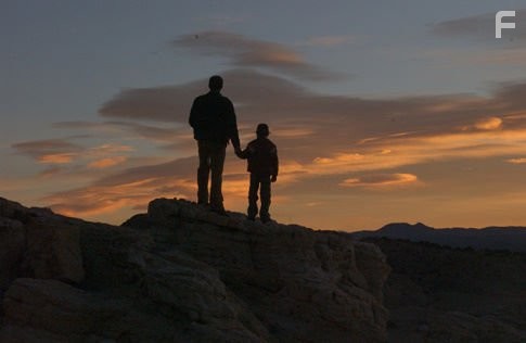 Josh Lucas and Jonah Bobo in Свихнувшиеся (2004)