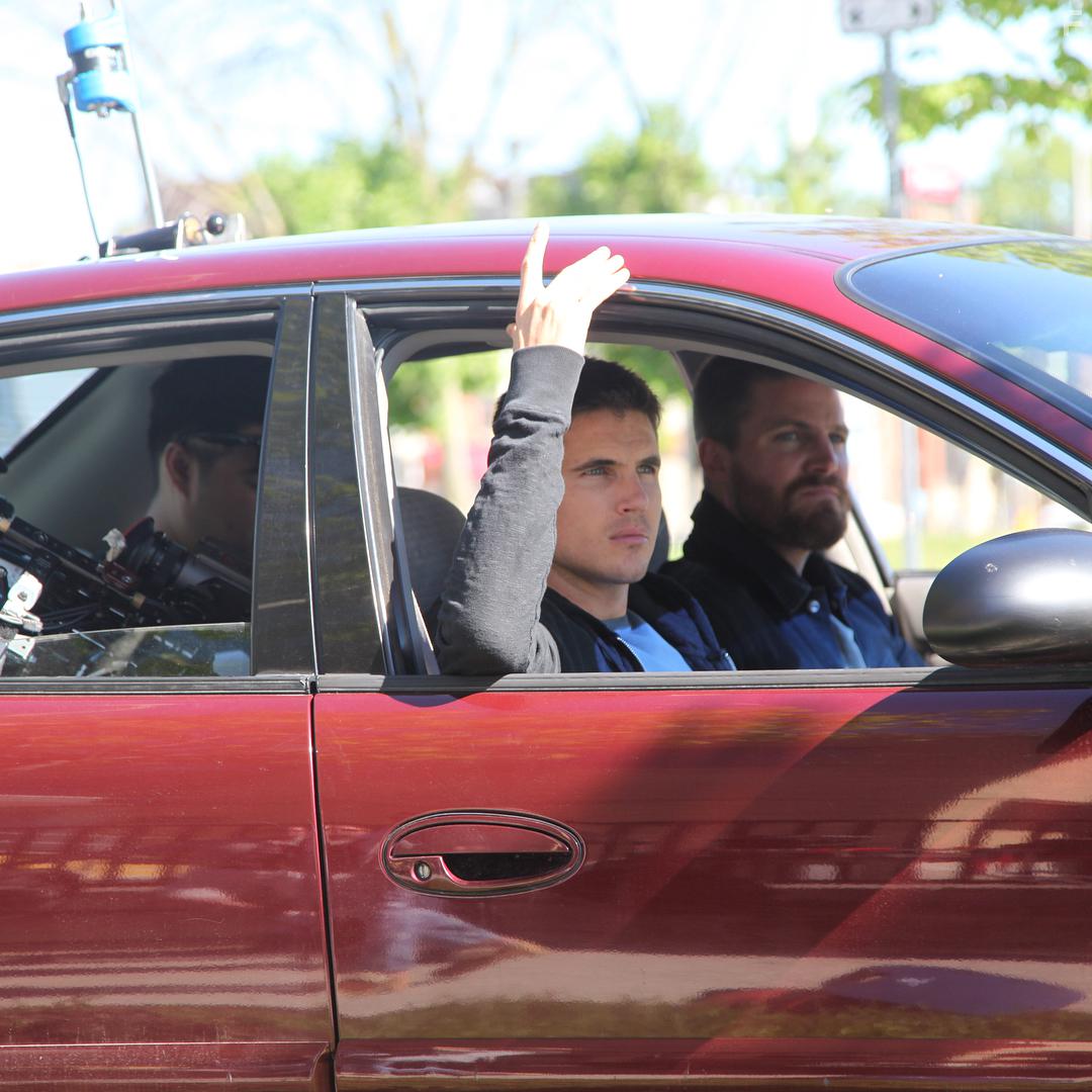Stephen Amell and Robbie Amell in Code 8 (2019)