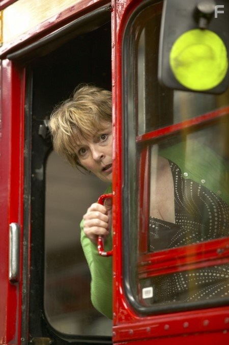 Brenda Blethyn in В ясный день (2005)