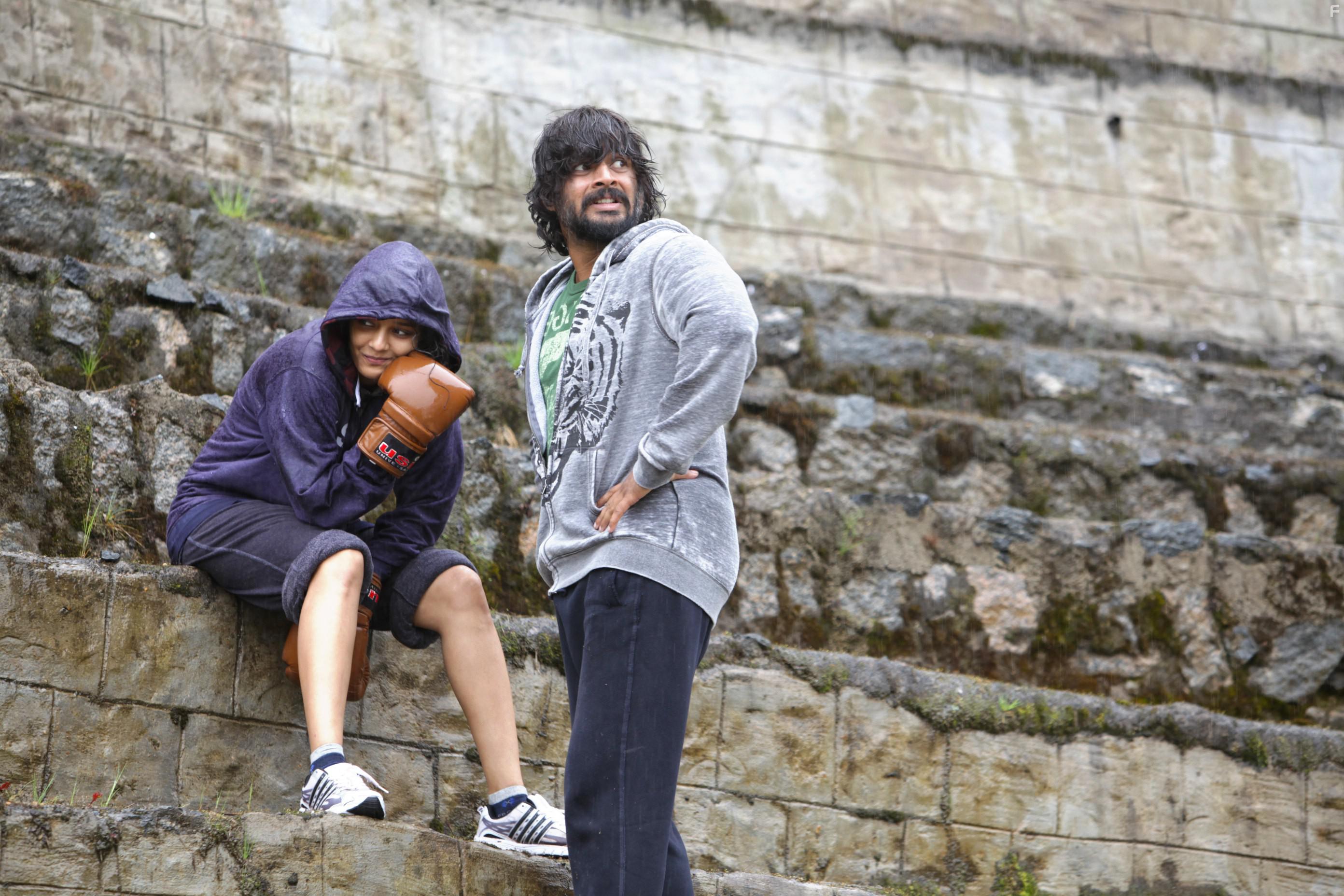 Madhavan and Ritika Singh in Saala Khadoos (2016)