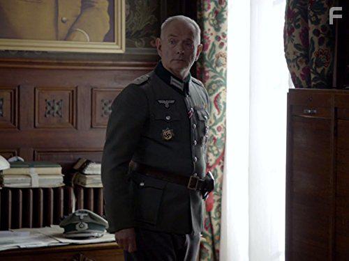 Un village franais (2009)