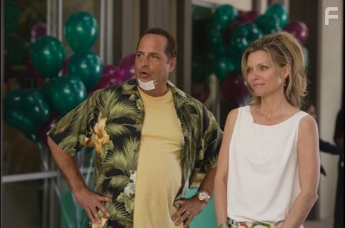 Michelle Pfeiffer and Jon Lovitz in Я никогда не буду твоей (2007)