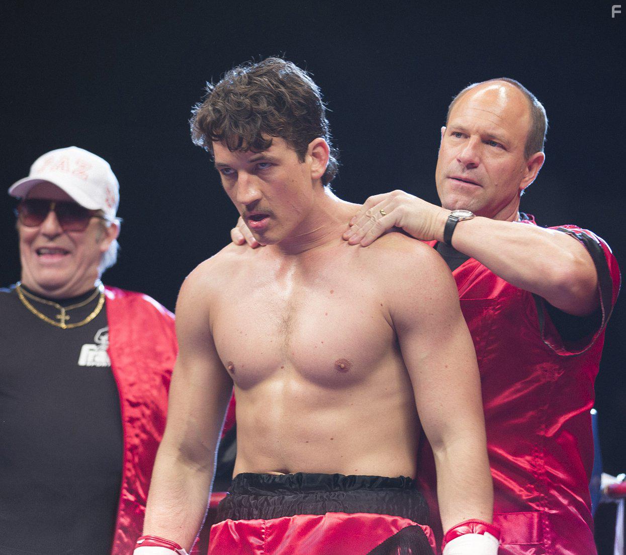 Aaron Eckhart, Ciarn Hinds, and Miles Teller in Bleed for This (2016)