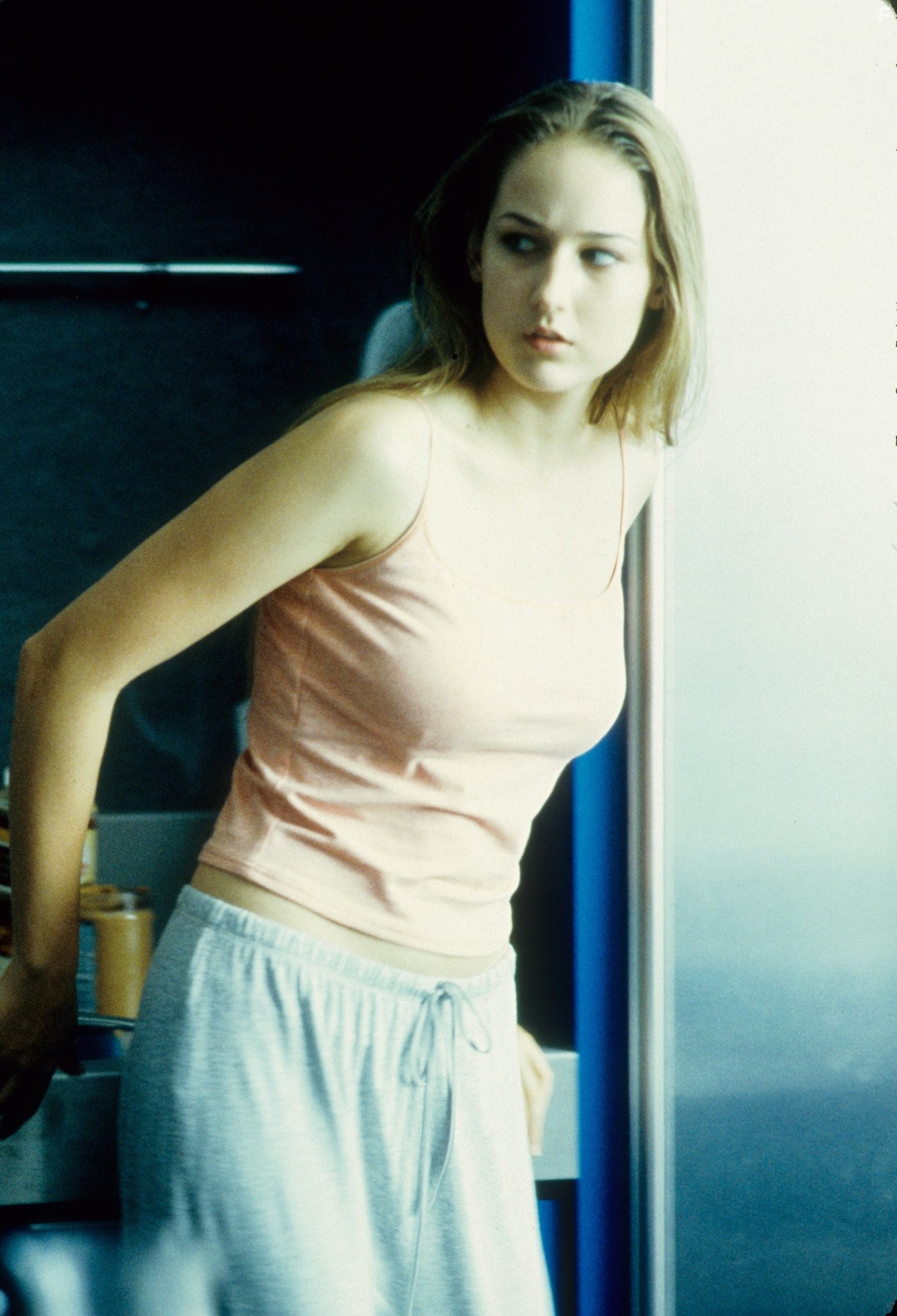 Leelee Sobieski in Стеклянный дом (2001)