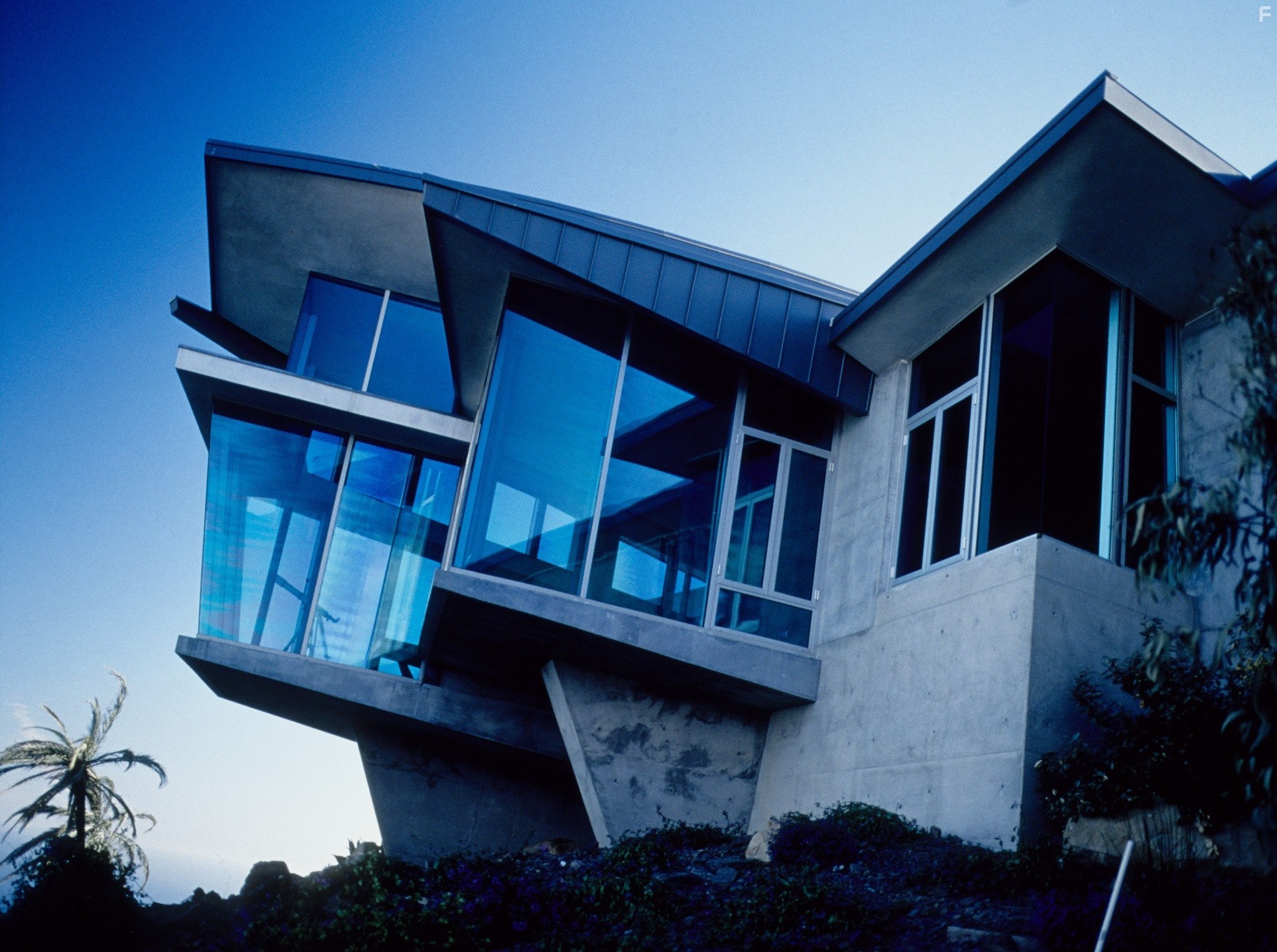 Стеклянный дом (2001)