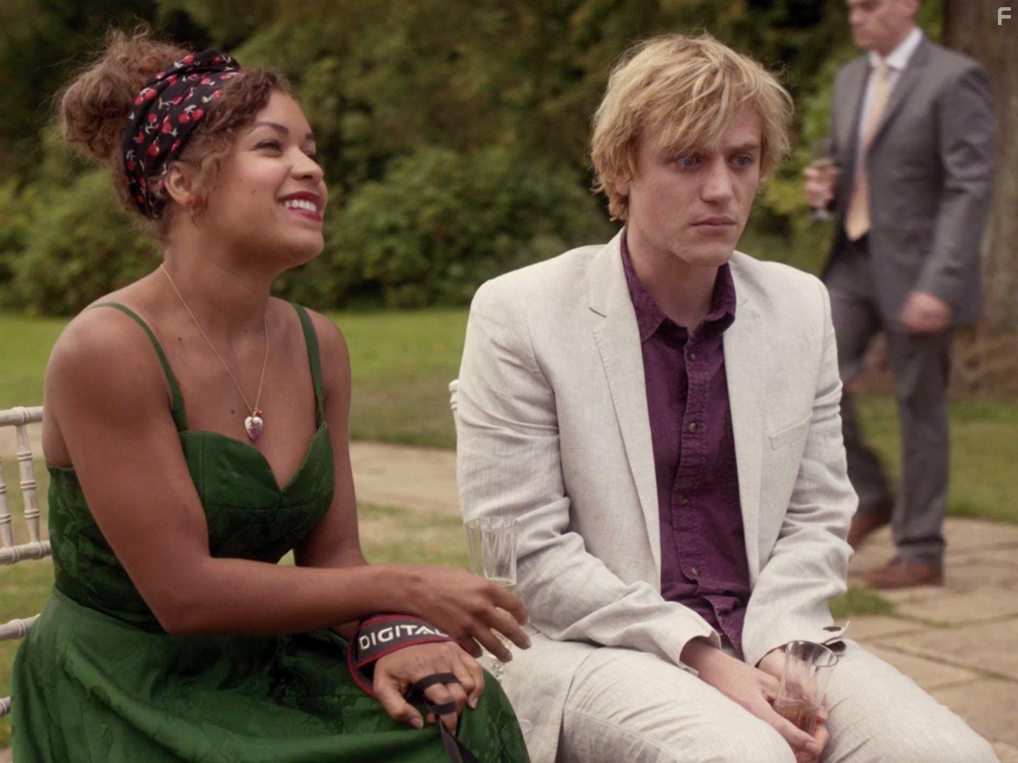 Johnny Flynn and Antonia Thomas in Lovesick (2014)