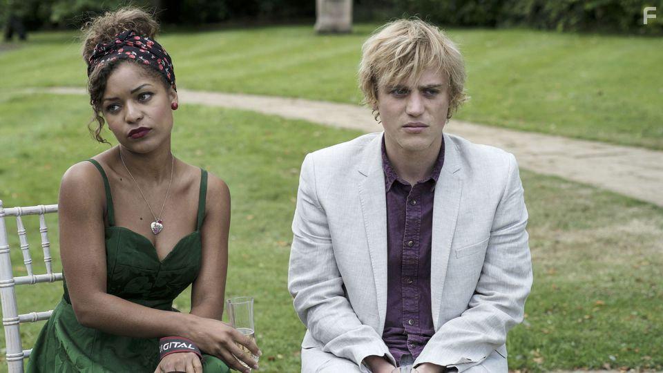 Johnny Flynn and Antonia Thomas in Lovesick (2014)