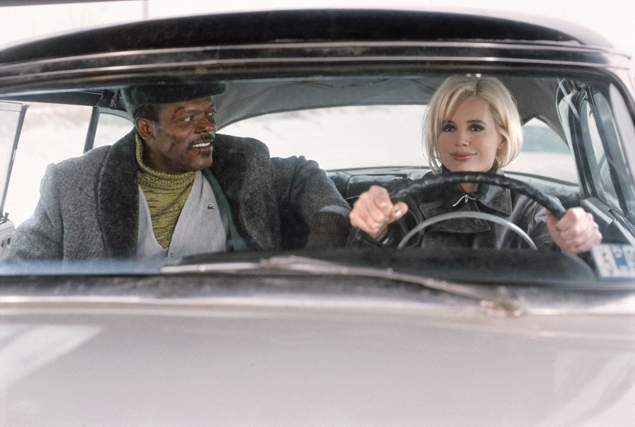 Geena Davis and Samuel L. Jackson in Долгий поцелуй на ночь (1996)