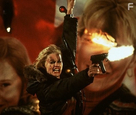 Geena Davis in Долгий поцелуй на ночь (1996)