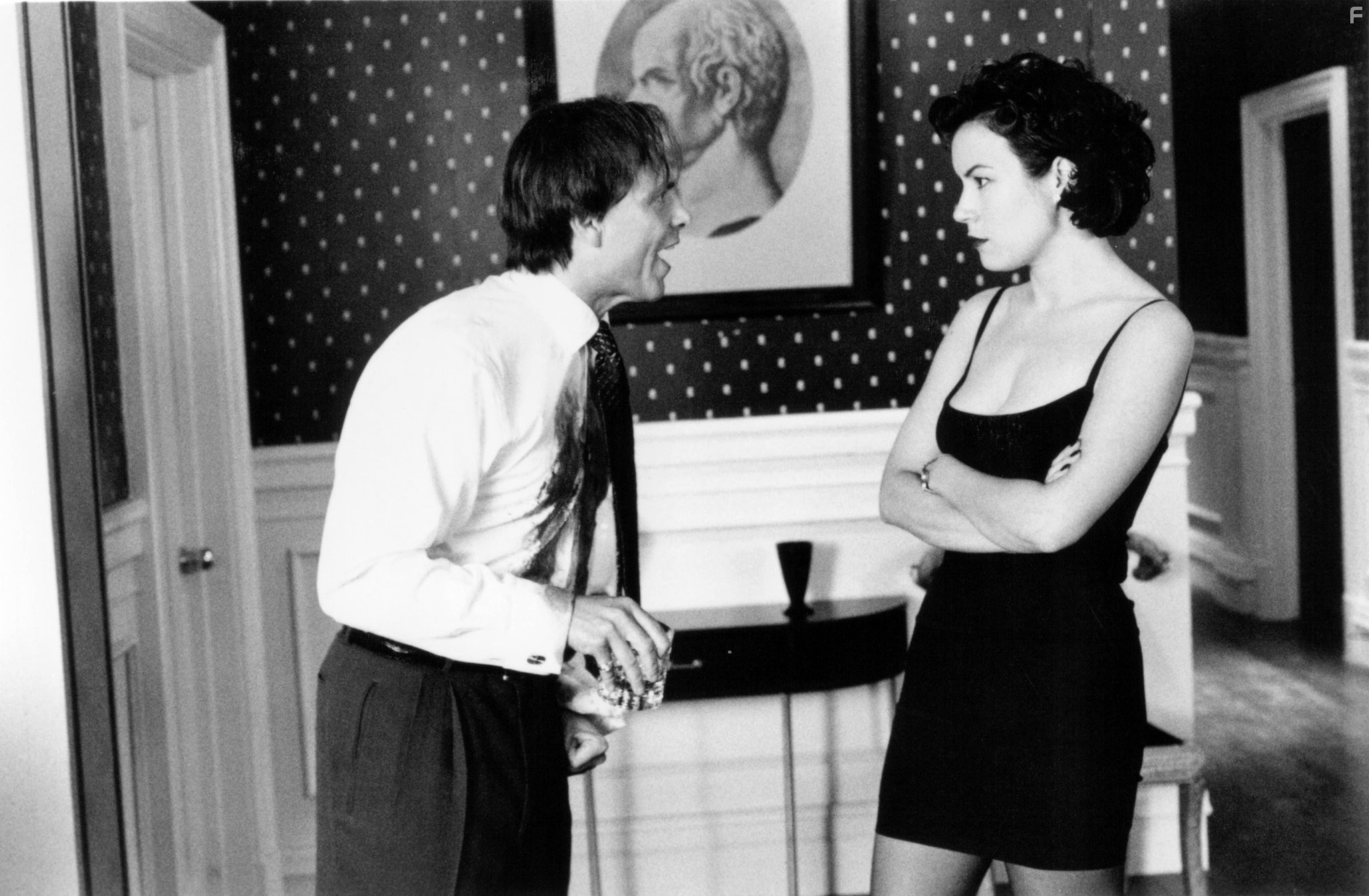 Jennifer Tilly and Joe Pantoliano in Связь (1996)