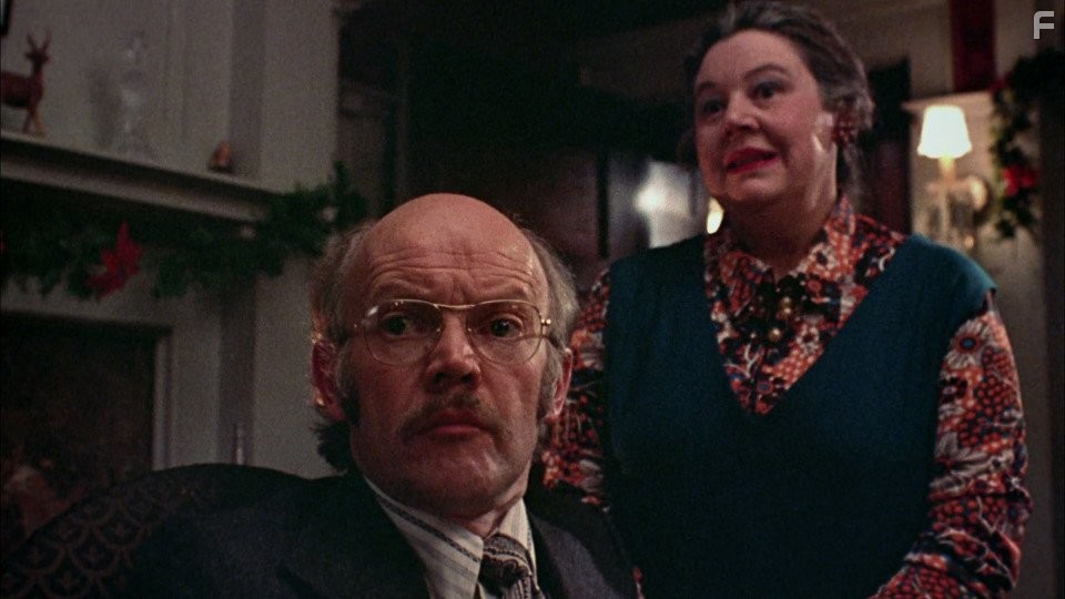 James Edmond and Marian Waldman in Черное Рождество (1974)