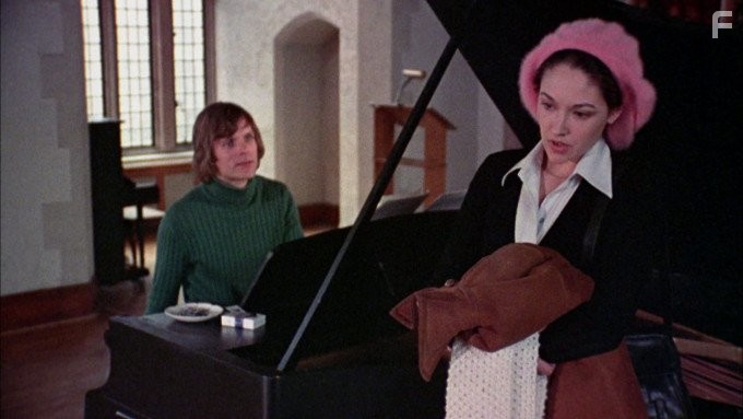 Keir Dullea and Olivia Hussey in Черное Рождество (1974)