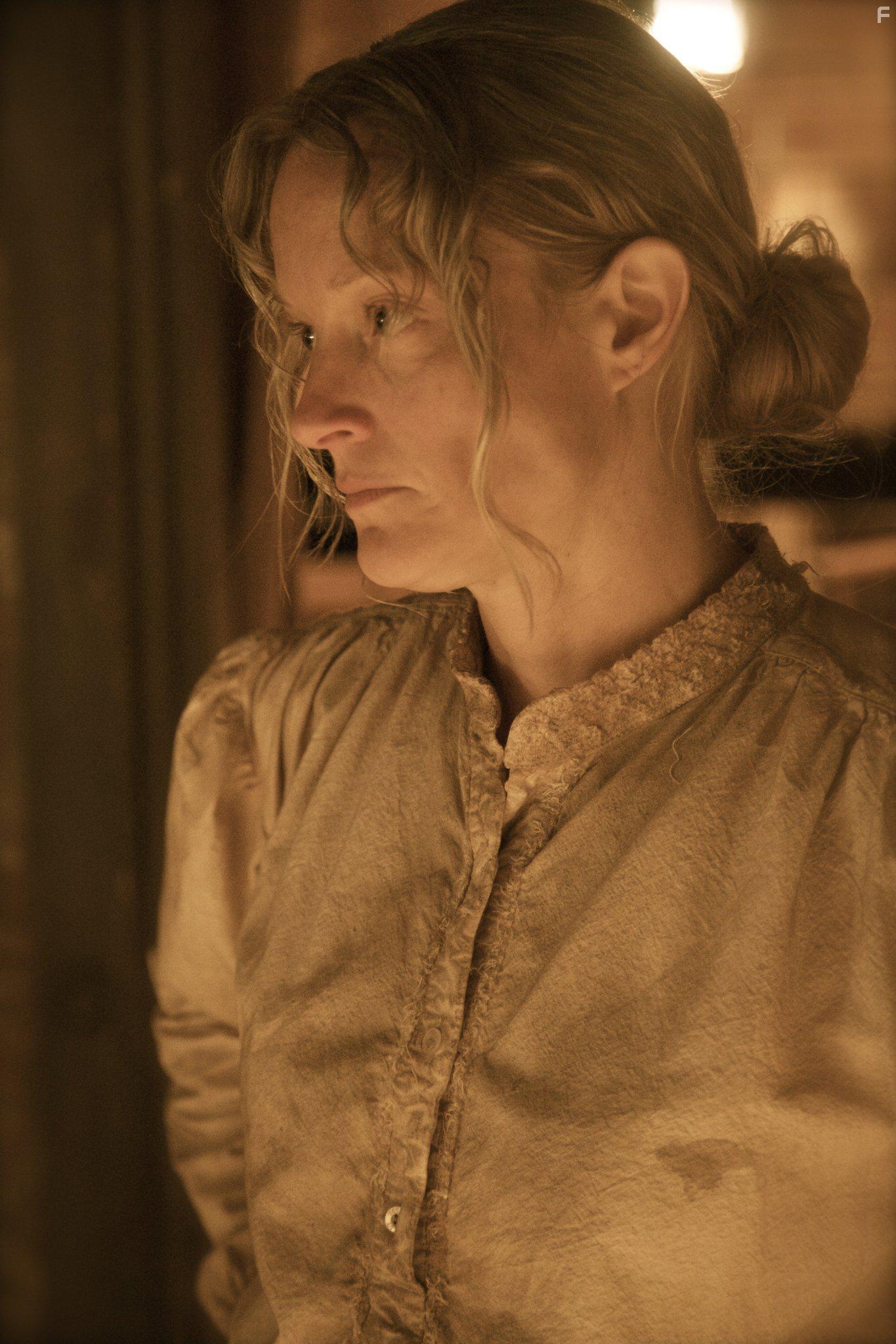 Teri Polo in Outlaws and Angels (2016)