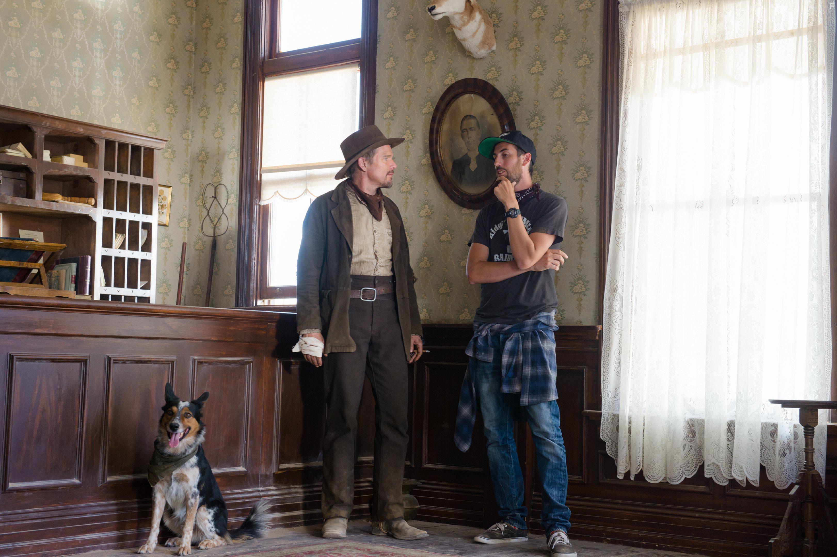 Ethan Hawke and Ti West in In a Valley of Violence (2016)
