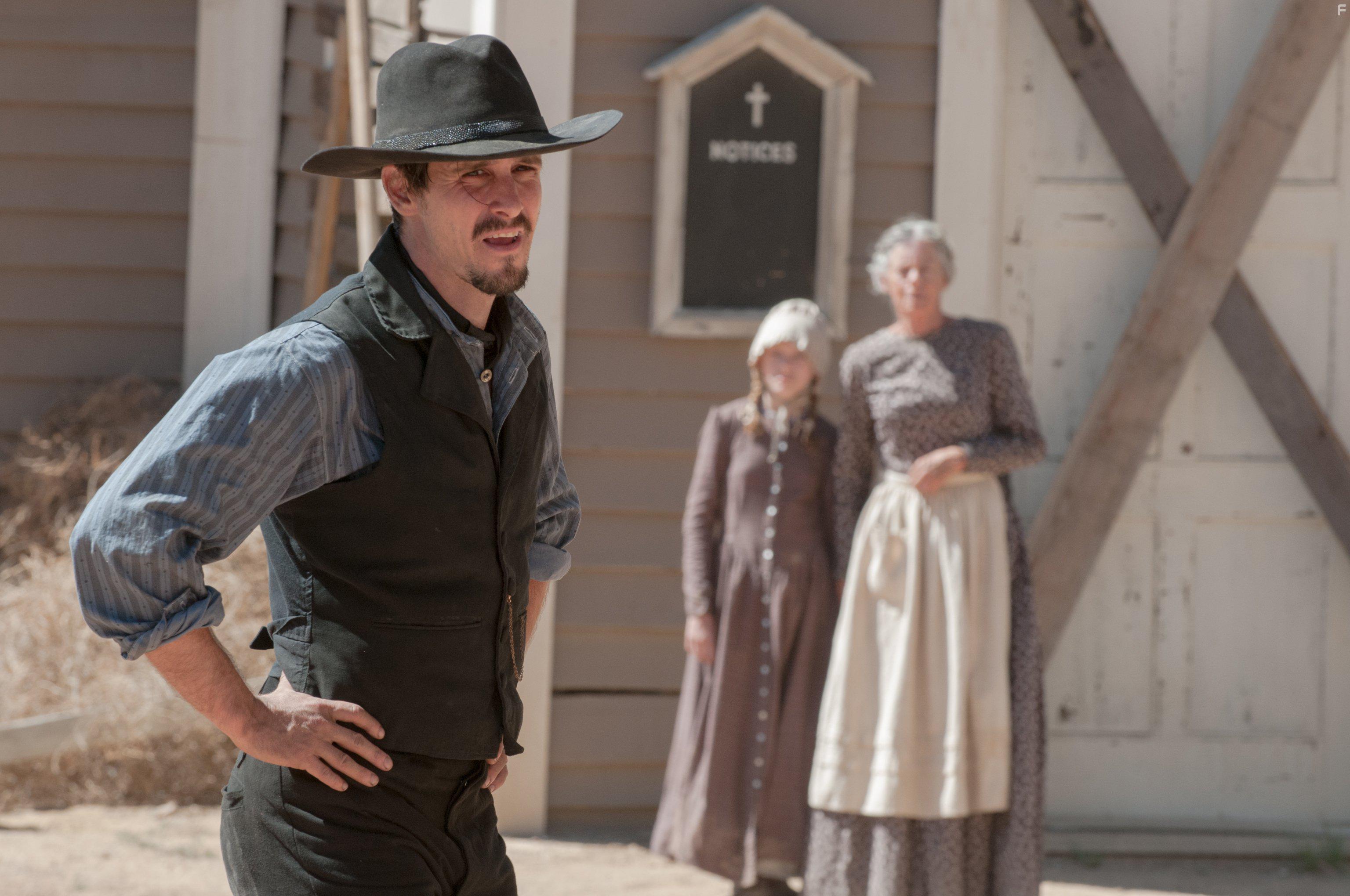 Ethan Hawke and James Ransone in In a Valley of Violence (2016)