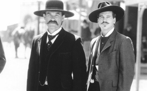 Val Kilmer and Kurt Russell in Тумстоун: Легенда дикого запада (1993)