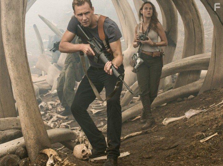 Brie Larson and Tom Hiddleston in Kong: Skull Island (2017)