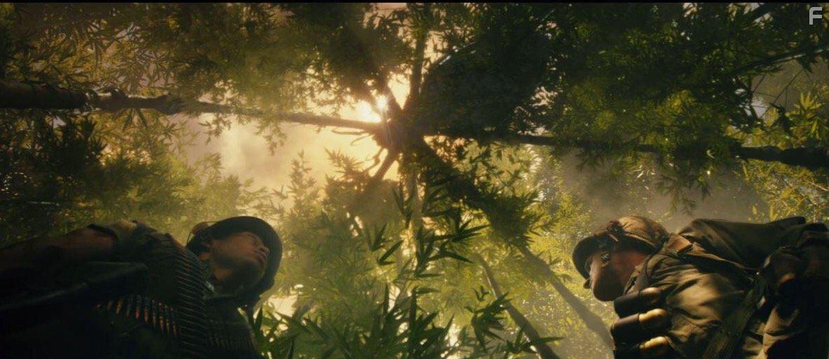 Shea Whigham and Eugene Cordero in Kong: Skull Island (2017)