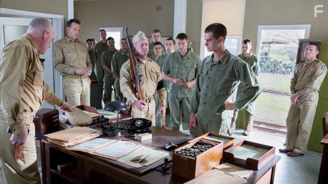 Vince Vaughn, Sam Worthington, Andrew Garfield, Harry Greenwood, and Luke Bracey in Hacksaw Ridge (2016)