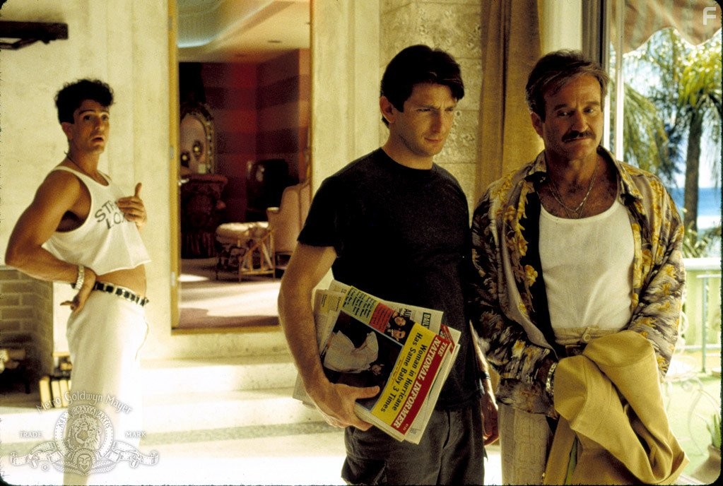 Robin Williams, Hank Azaria, and Dan Futterman in Клетка для пташек (1996)