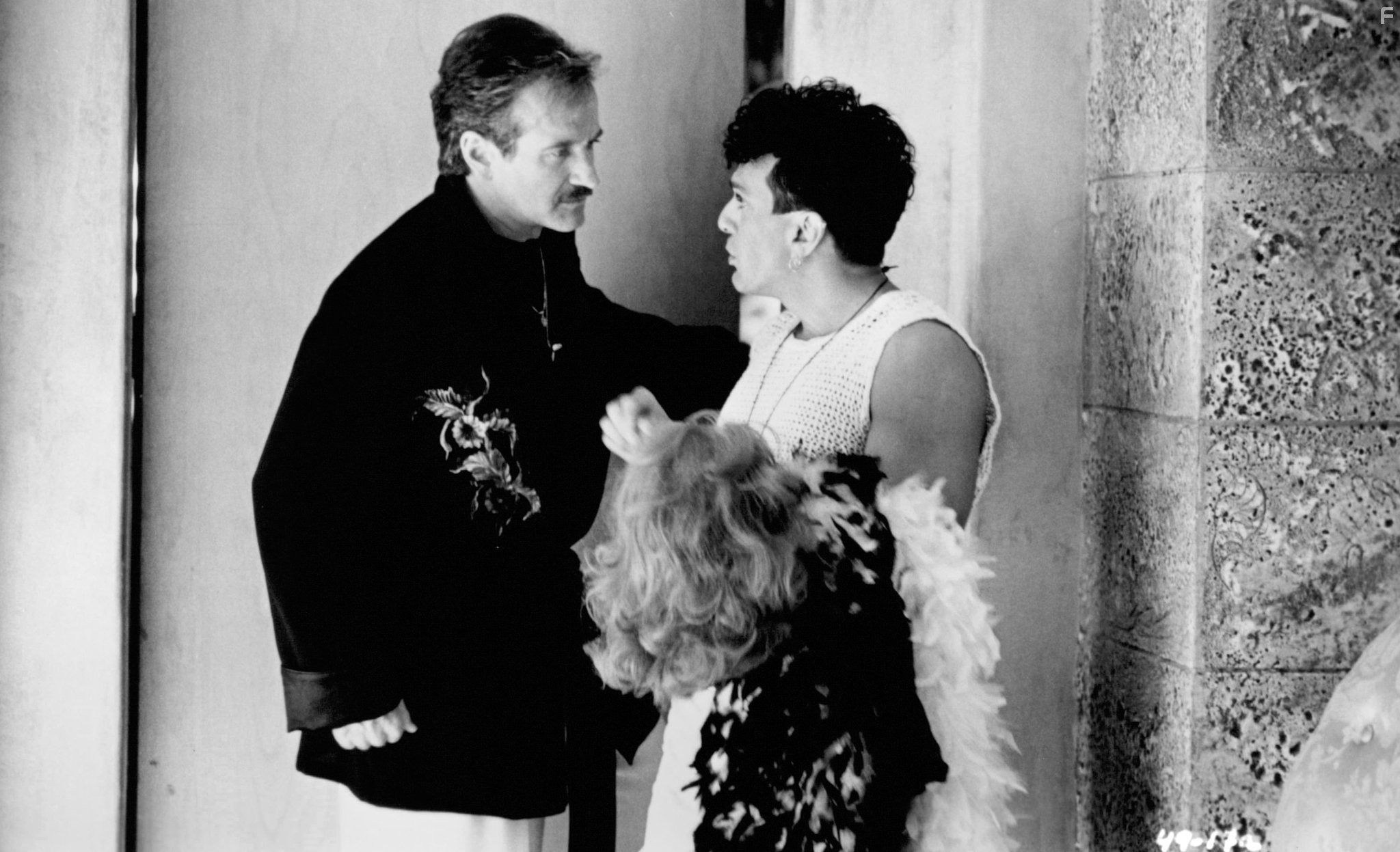 Robin Williams and Hank Azaria in Клетка для пташек (1996)