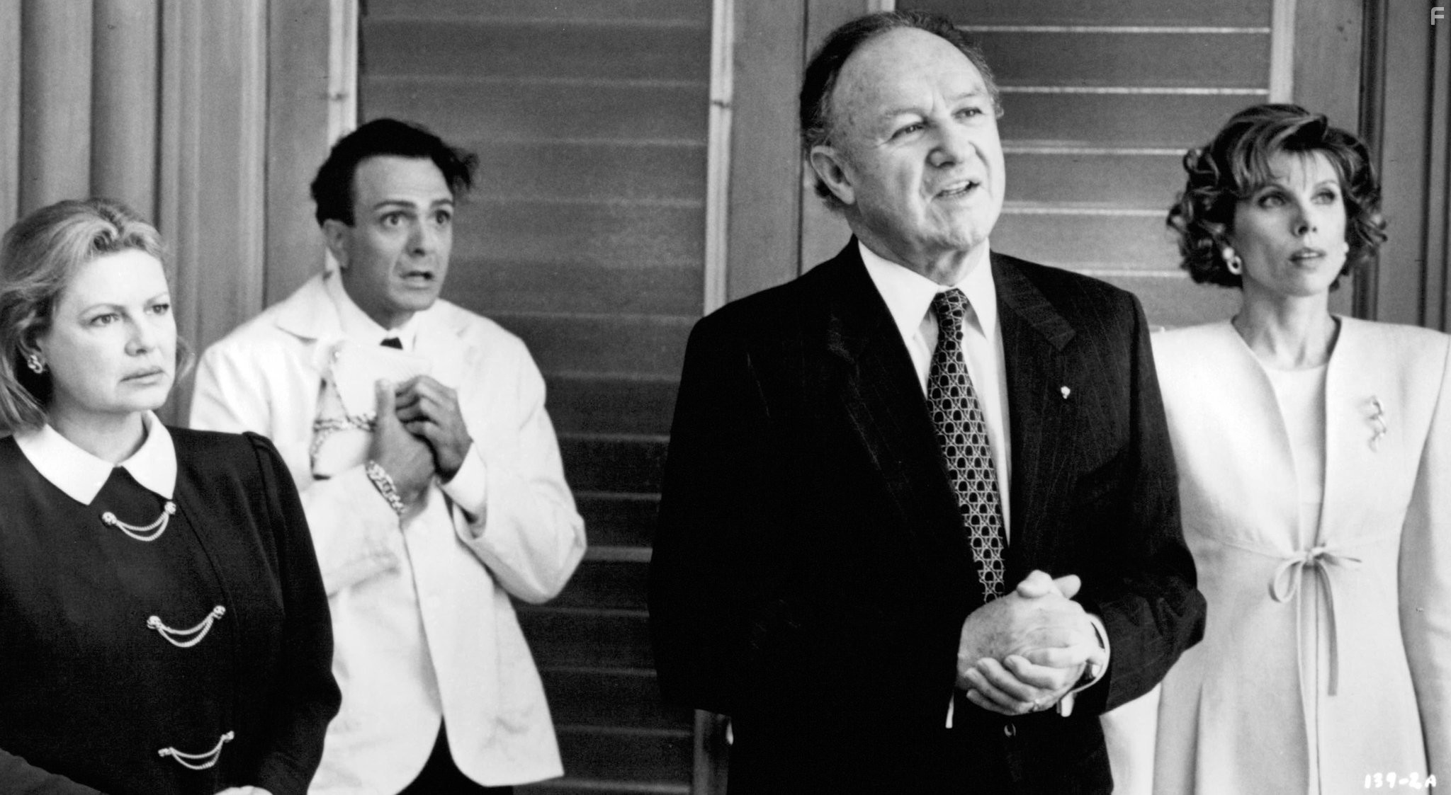 Hank Azaria, Gene Hackman, Dianne Wiest, and Christine Baranski in Клетка для пташек (1996)