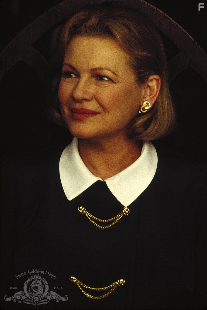 Dianne Wiest in Клетка для пташек (1996)