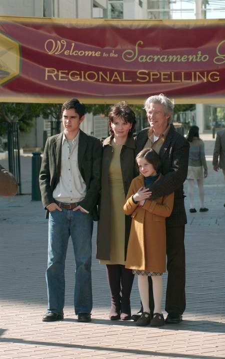 Richard Gere, Juliette Binoche, Max Minghella, and Flora Cross in Игра слов (2005)