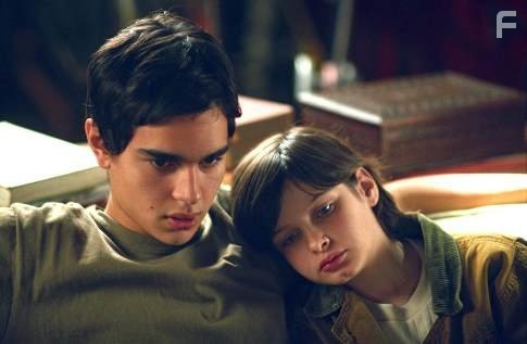 Max Minghella and Flora Cross in Игра слов (2005)