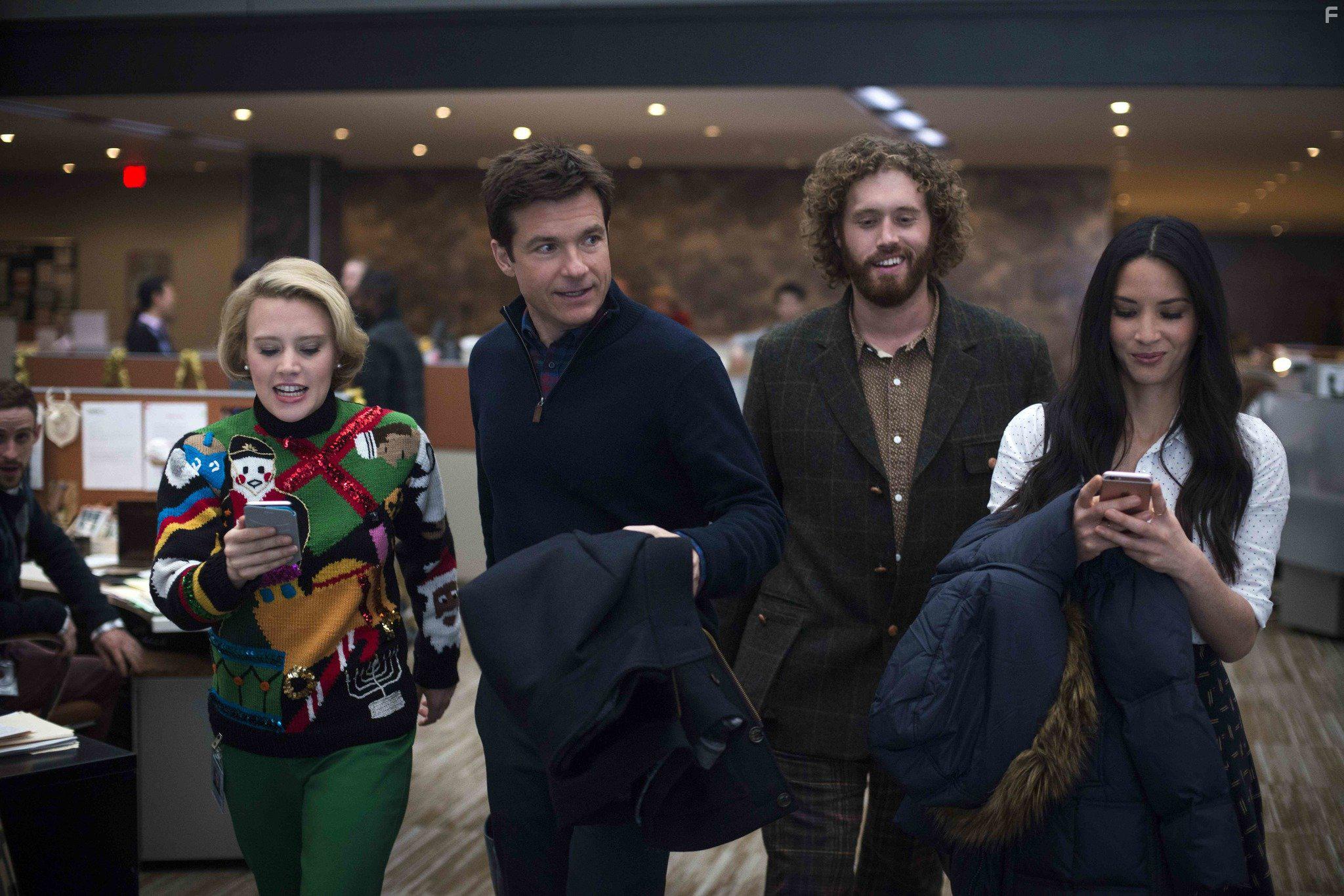 Jason Bateman, Kate McKinnon, Olivia Munn, and T.J. Miller in Office Christmas Party (2016)