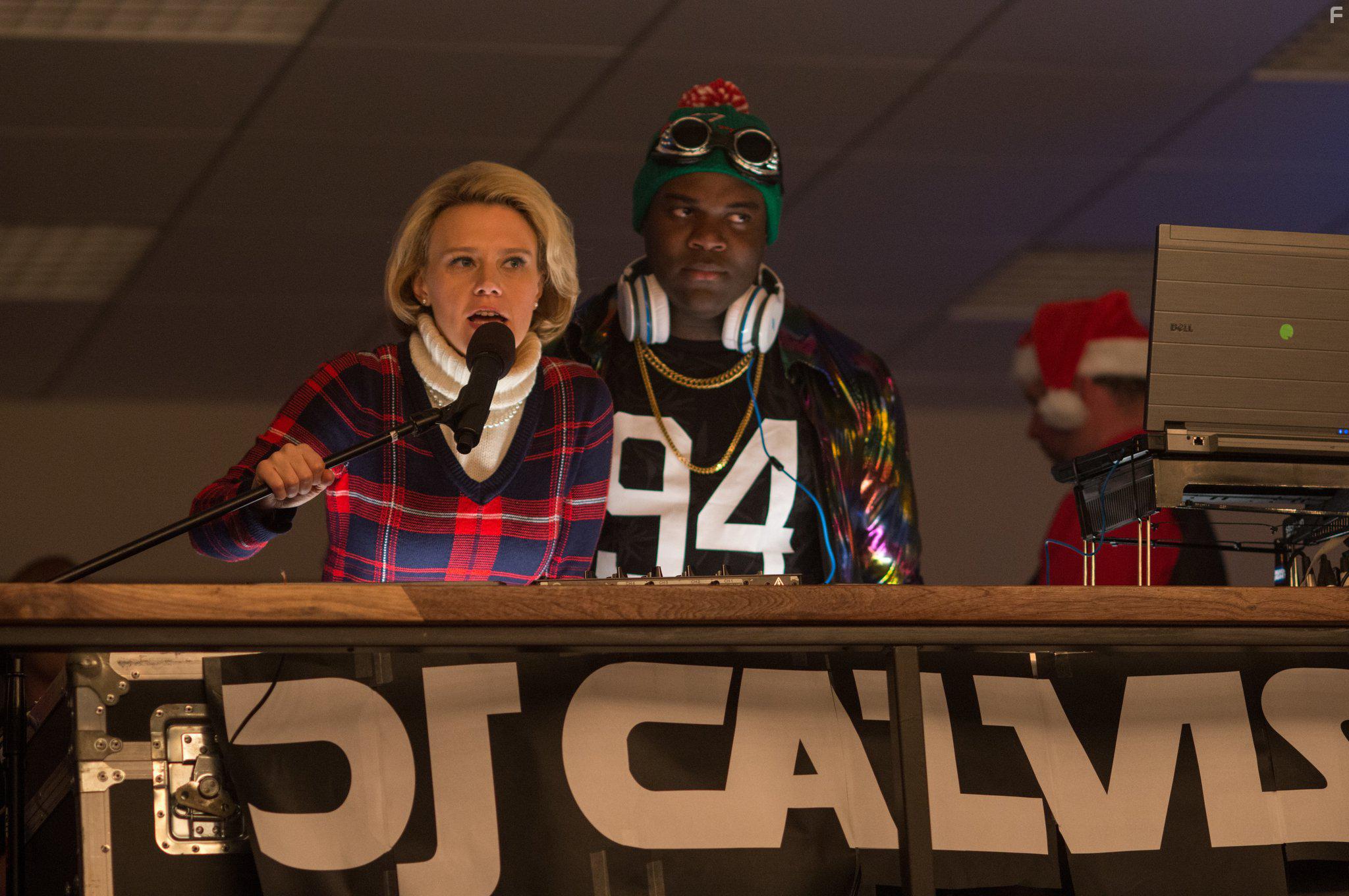 Kate McKinnon and Sam Richardson in Office Christmas Party (2016)