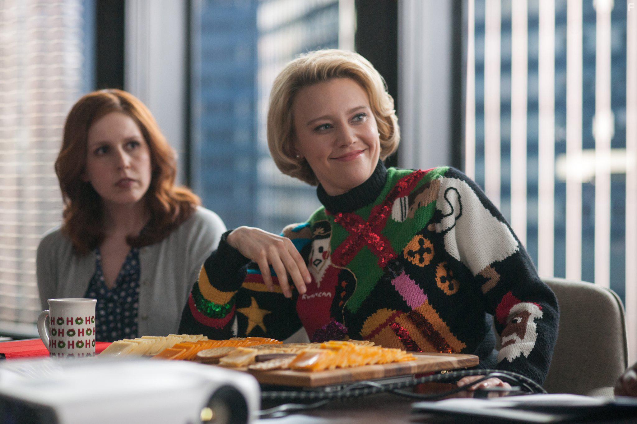 Kate McKinnon and Vanessa Bayer in Office Christmas Party (2016)