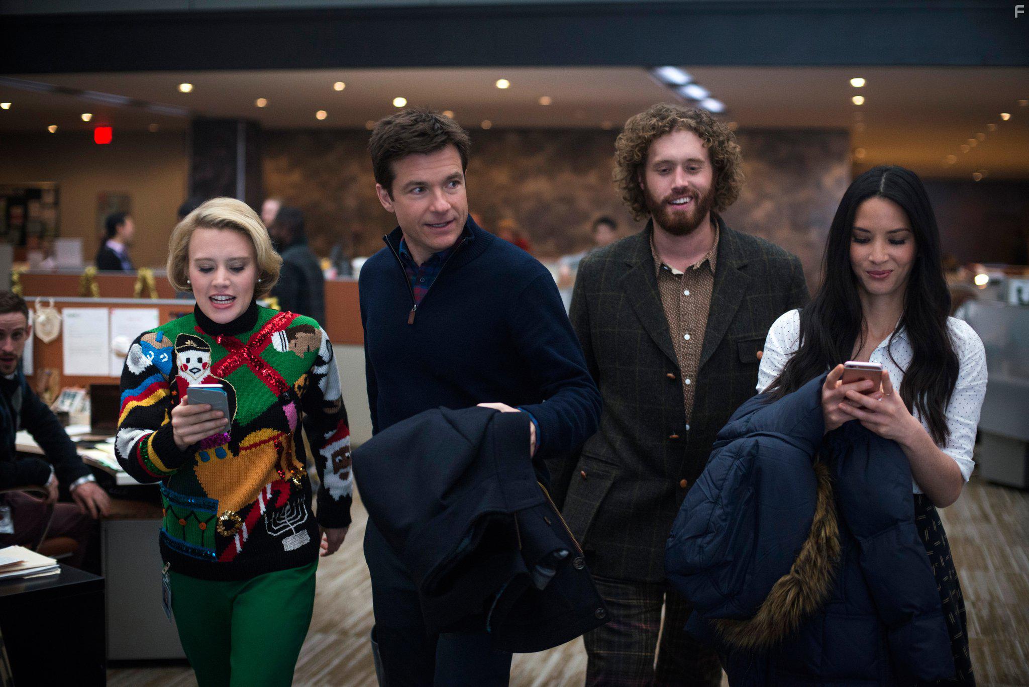 Jason Bateman, Kate McKinnon, Olivia Munn, and T.J. Miller in Office Christmas Party (2016)